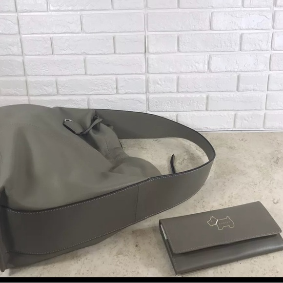 Radley of London leather shoulder bag with matching wallet - Picture 11 of 15